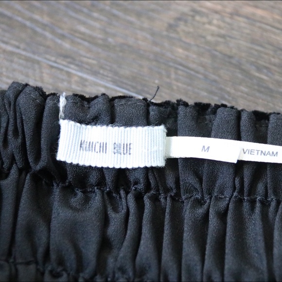 Black textured skirt by Kimchi Blue - Picture 4 of 5